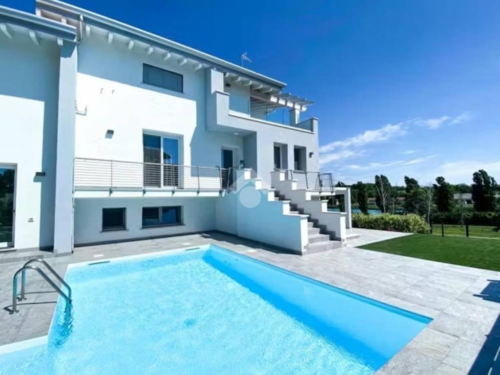 casa indipendente in vendita a Peschiera del Garda