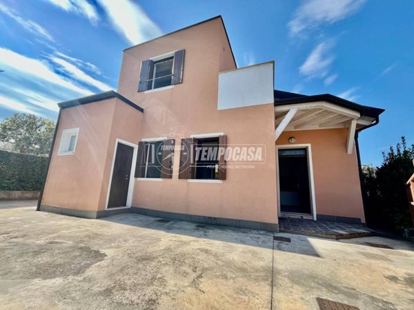 casa indipendente in vendita a Peschiera del Garda