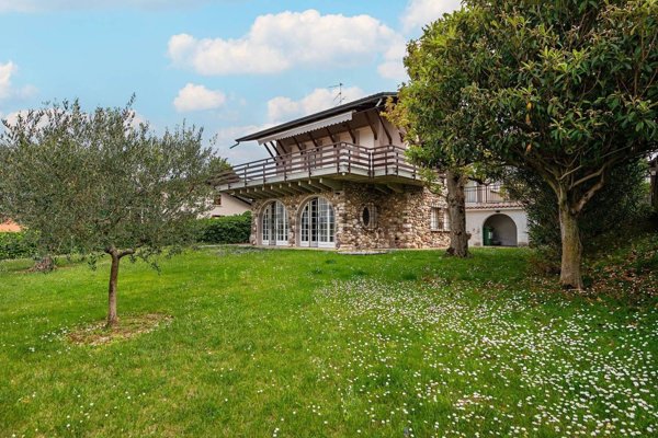 casa indipendente in vendita a Peschiera del Garda