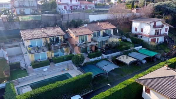 casa indipendente in vendita a Peschiera del Garda