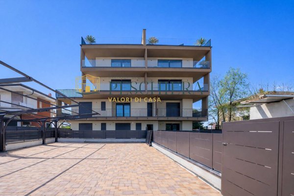 appartamento in vendita a Peschiera del Garda in zona San Benedetto di Lugana