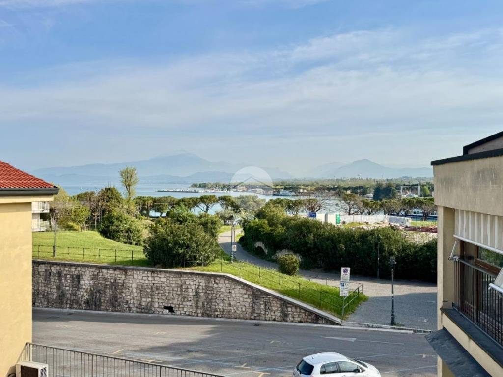 appartamento in vendita a Peschiera del Garda