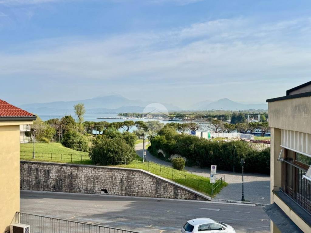 appartamento in vendita a Peschiera del Garda