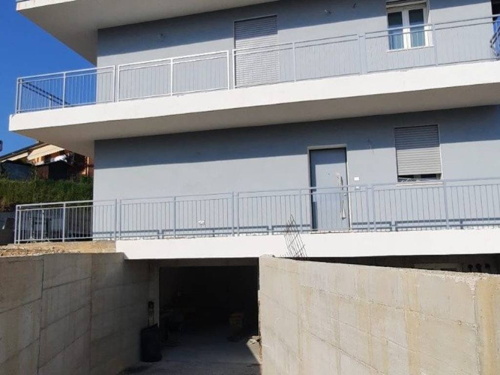 casa indipendente in vendita a Peschiera del Garda