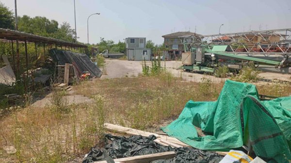 locale di sgombero in vendita a Peschiera del Garda