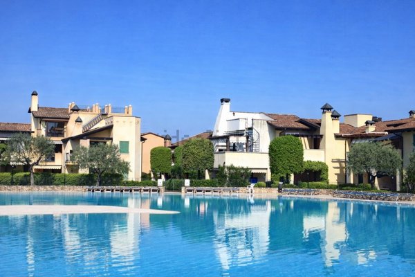 appartamento in vendita a Peschiera del Garda in zona San Benedetto di Lugana
