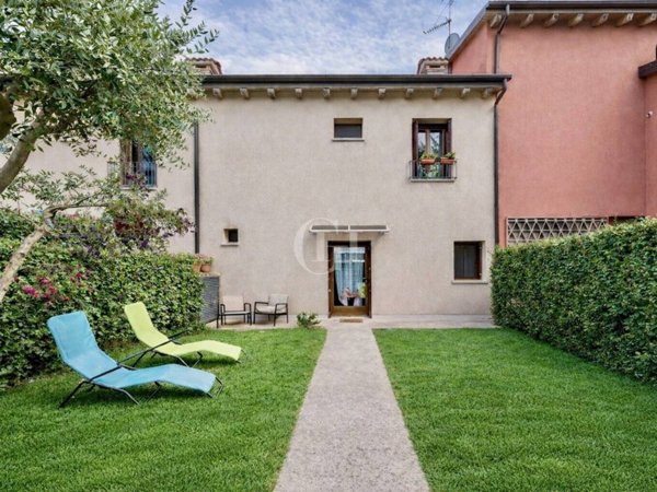 casa indipendente in vendita a Peschiera del Garda