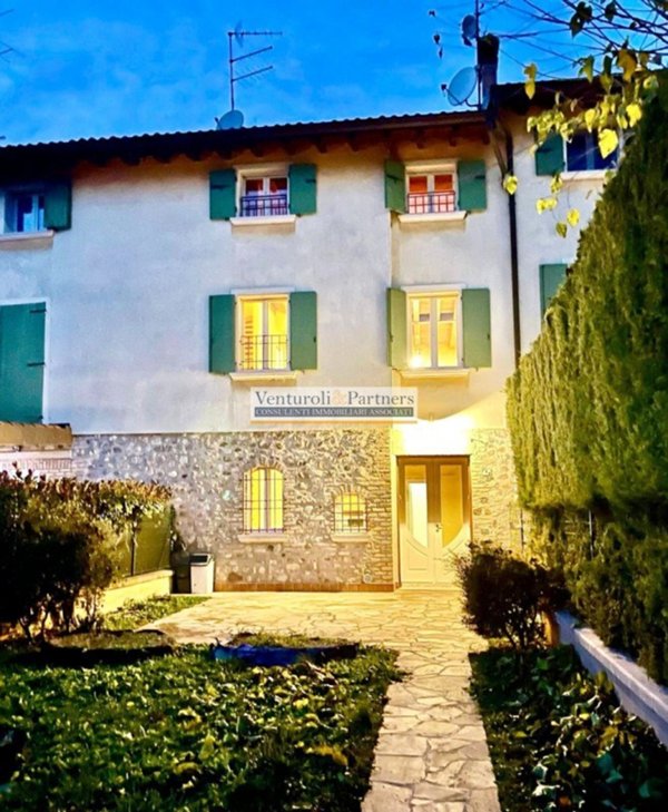 casa indipendente in vendita a Peschiera del Garda in zona Broglie