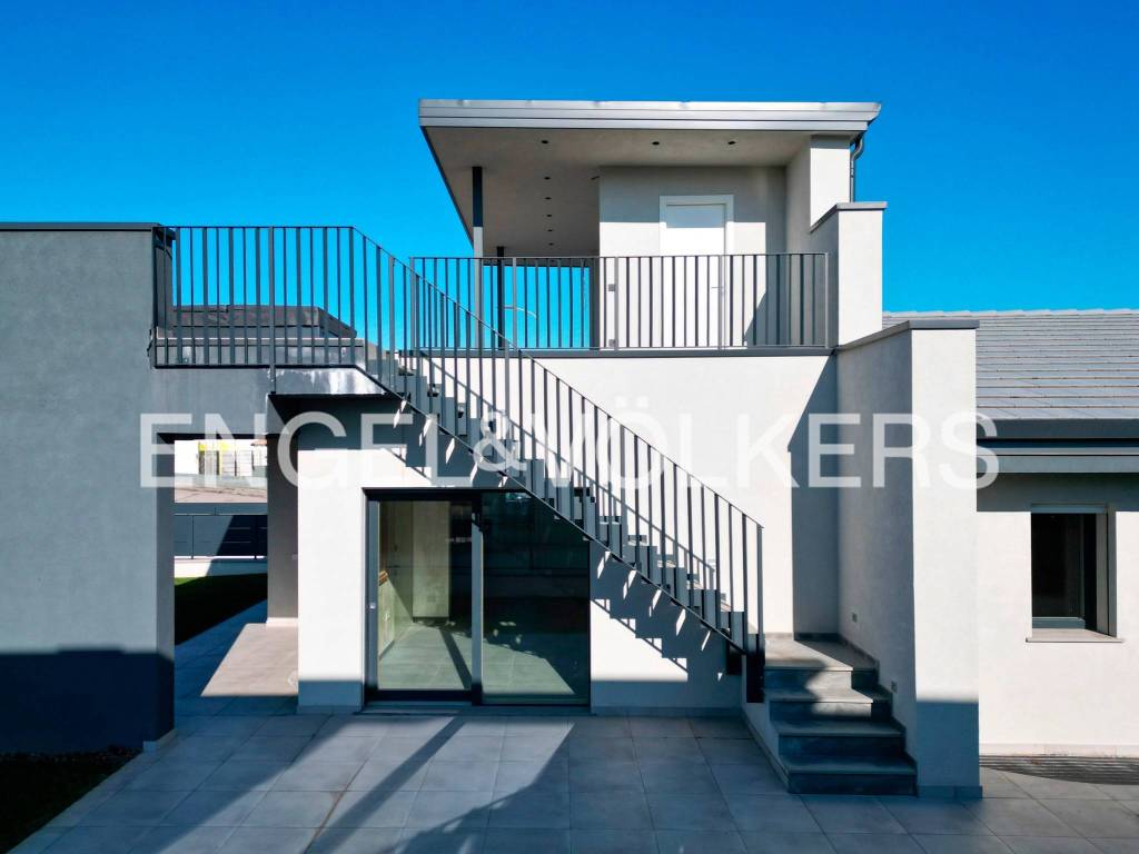 casa indipendente in vendita a Peschiera del Garda