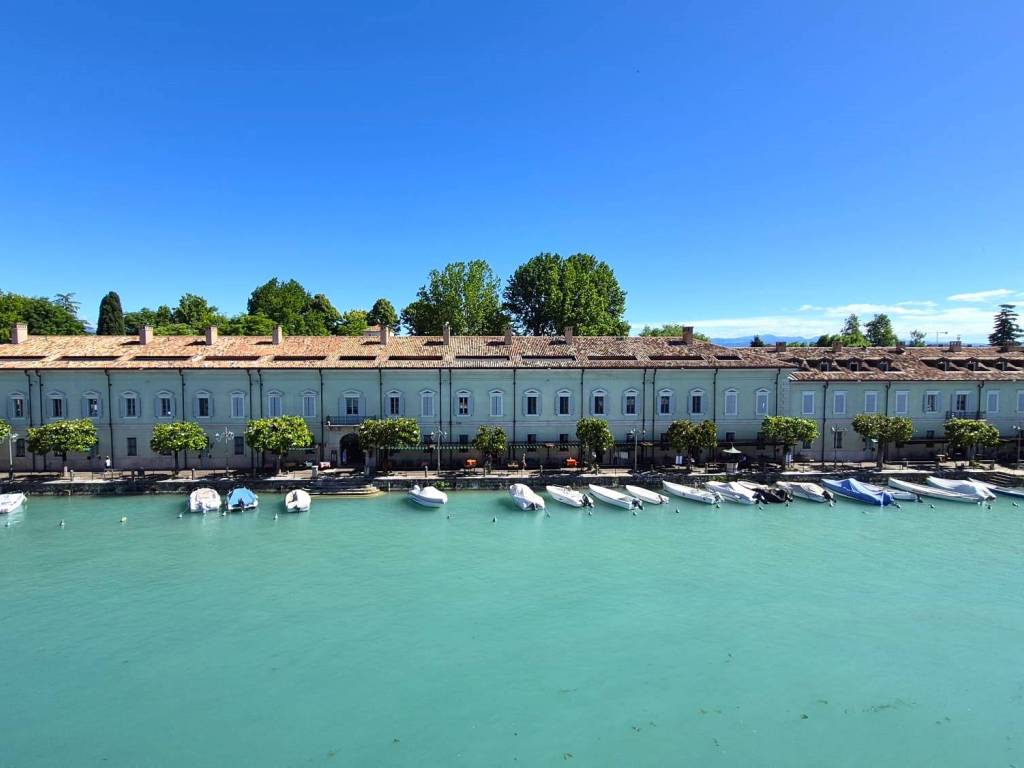 appartamento in vendita a Peschiera del Garda