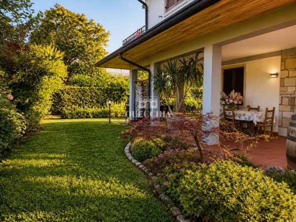 casa indipendente in vendita a Peschiera del Garda