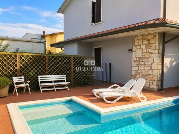 casa indipendente a Peschiera del Garda in zona San Benedetto di Lugana