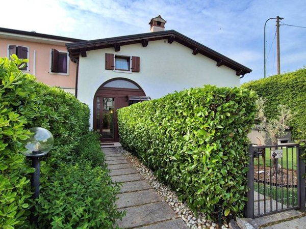 appartamento in vendita a Peschiera del Garda in zona Broglie