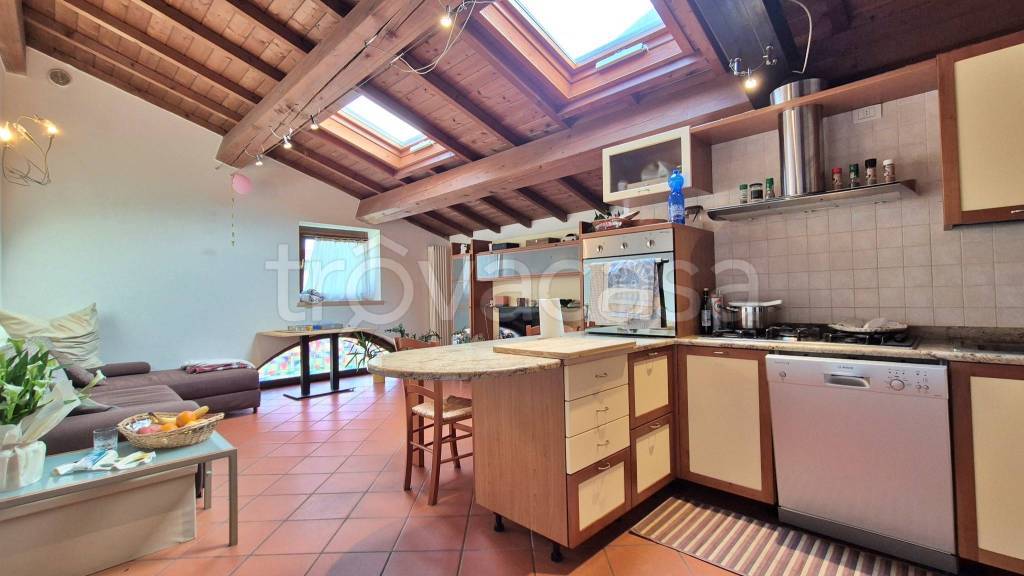 appartamento in vendita a Peschiera del Garda in zona Broglie