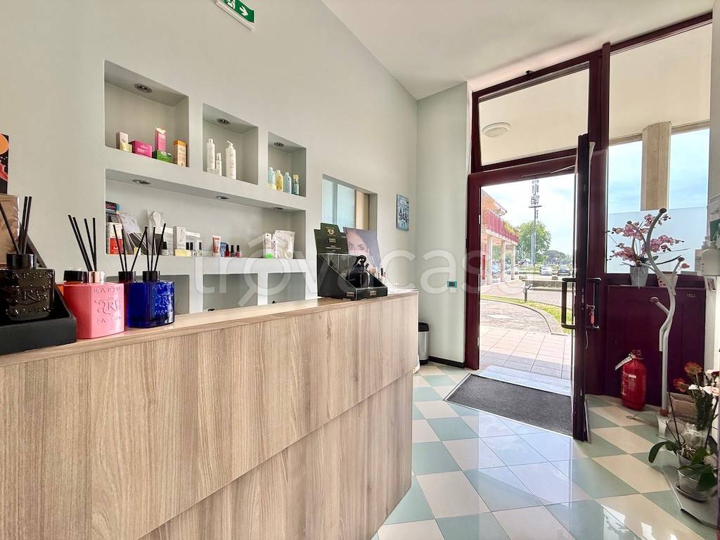 negozio in vendita a Peschiera del Garda