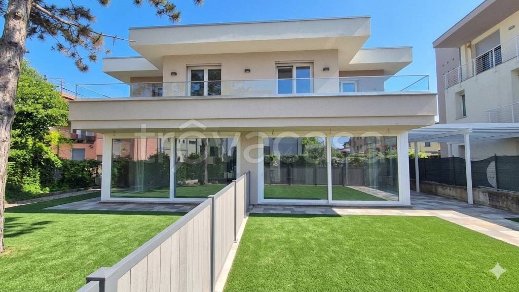 casa indipendente a Peschiera del Garda in zona San Benedetto di Lugana