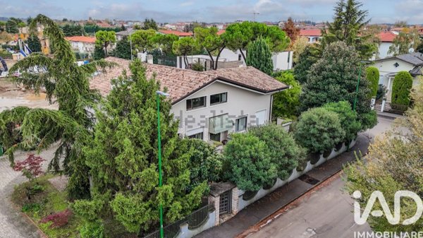 casa indipendente in vendita a Peschiera del Garda