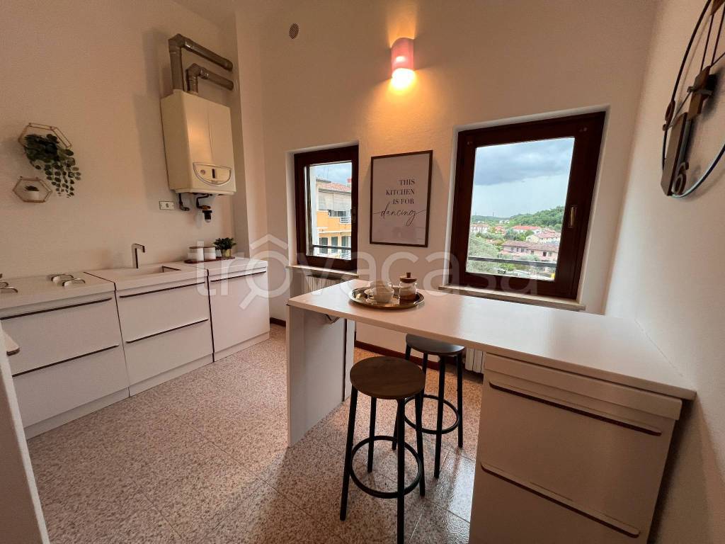 appartamento in vendita a Peschiera del Garda in zona Broglie