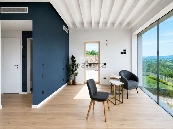 casa indipendente in vendita a Peschiera del Garda in zona Dolci