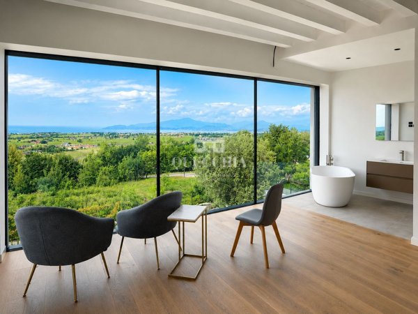 casa indipendente in vendita a Peschiera del Garda