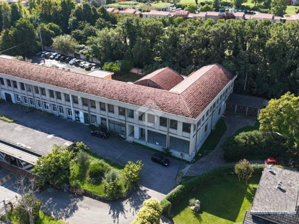 locale commerciale in vendita a Peschiera del Garda