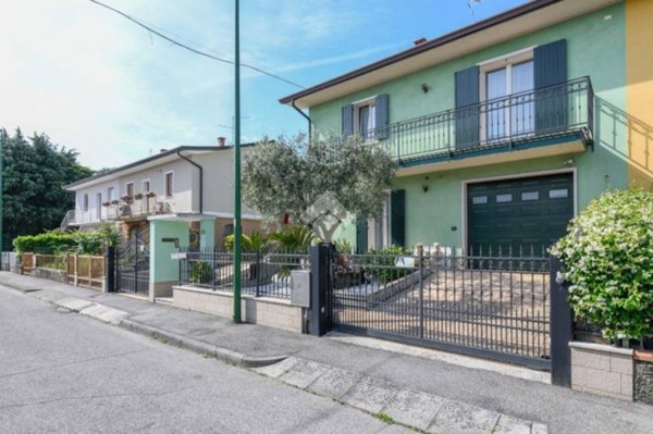 casa indipendente in vendita a Peschiera del Garda