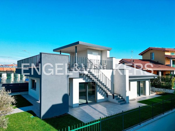 casa indipendente in vendita a Peschiera del Garda
