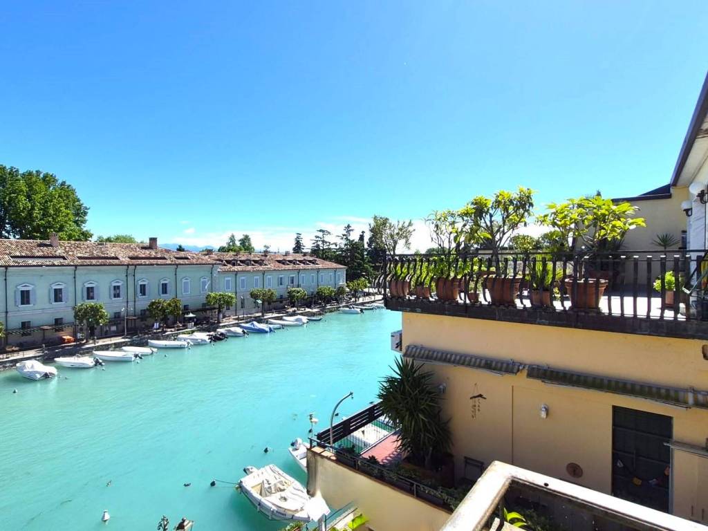 appartamento in vendita a Peschiera del Garda