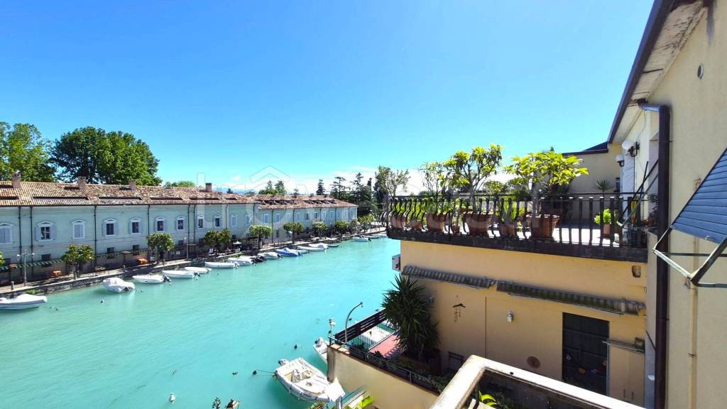 appartamento in vendita a Peschiera del Garda
