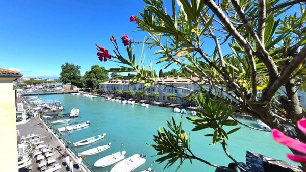 appartamento in vendita a Peschiera del Garda