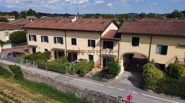 appartamento in vendita a Peschiera del Garda in zona San Benedetto di Lugana