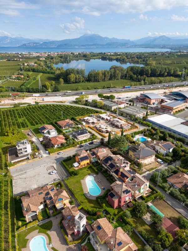 casa indipendente a Peschiera del Garda in zona San Benedetto di Lugana