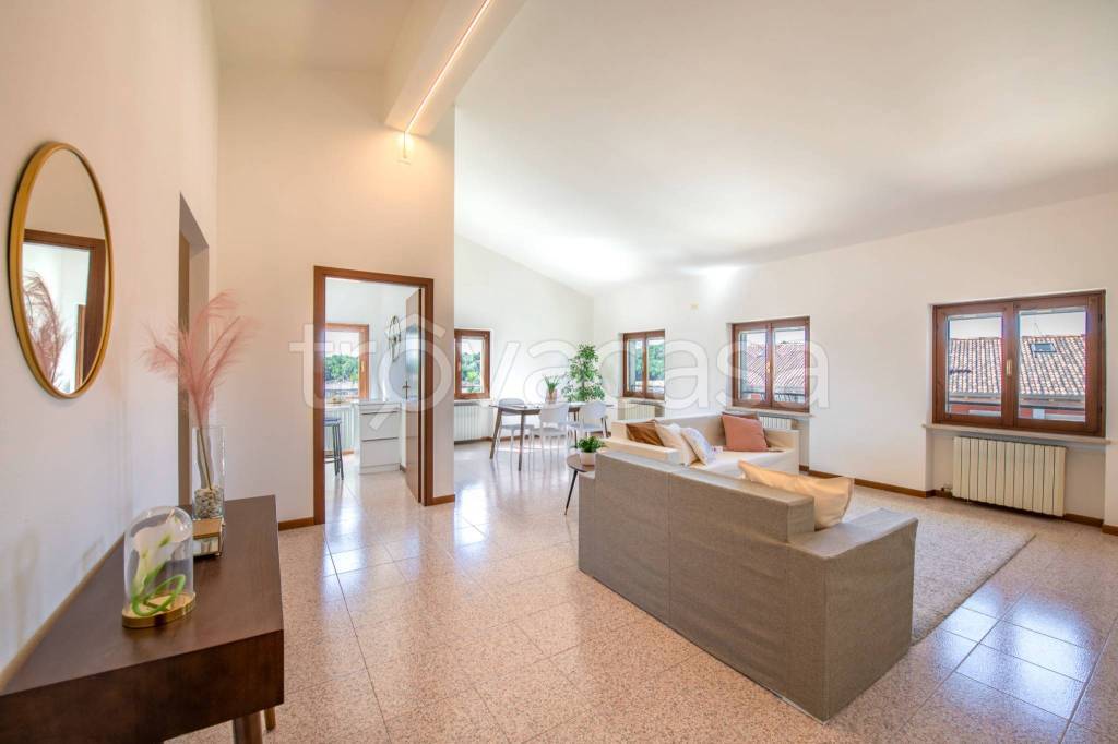 appartamento in vendita a Peschiera del Garda in zona Broglie