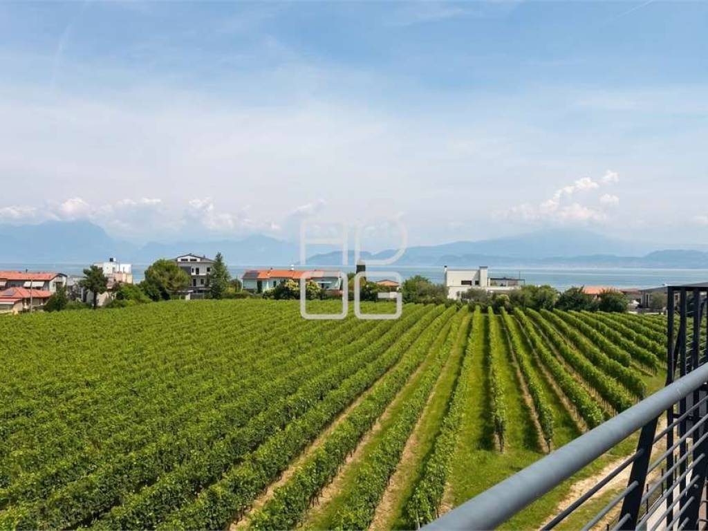 appartamento in vendita a Peschiera del Garda in zona San Benedetto di Lugana