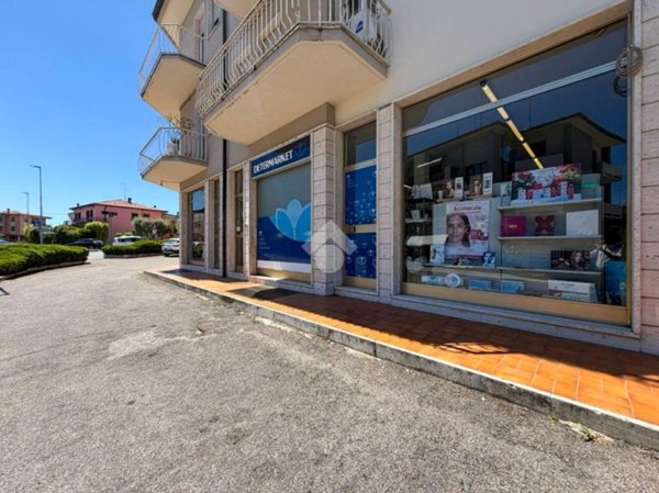 negozio in vendita a Peschiera del Garda