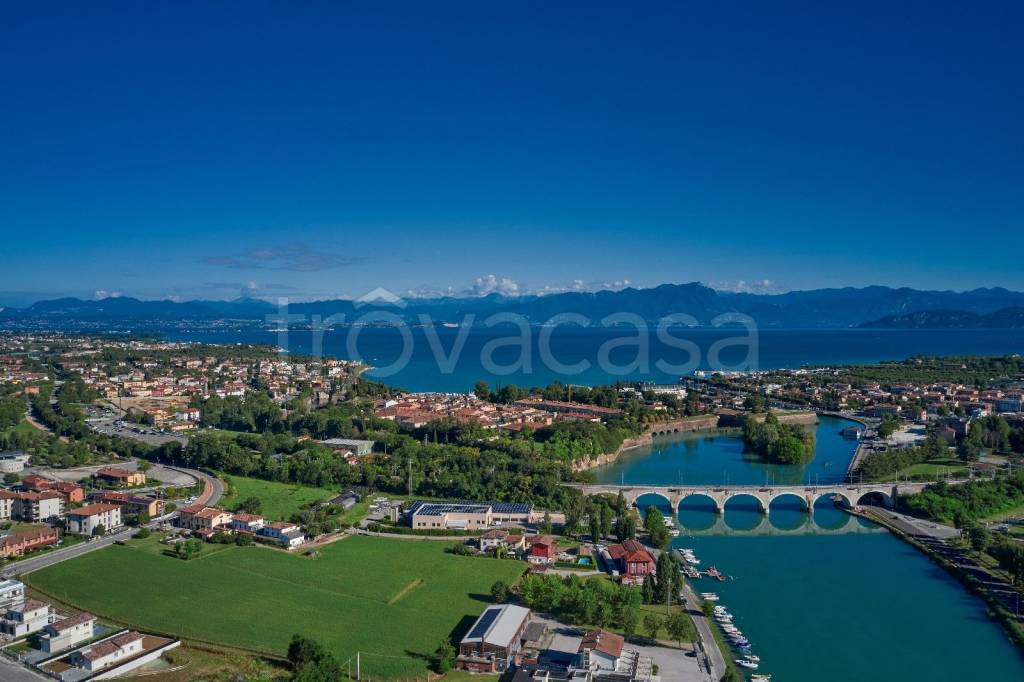 negozio in vendita a Peschiera del Garda
