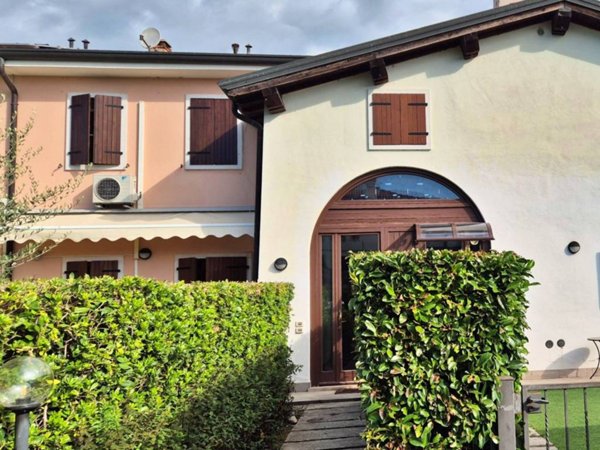 appartamento in vendita a Peschiera del Garda in zona Broglie