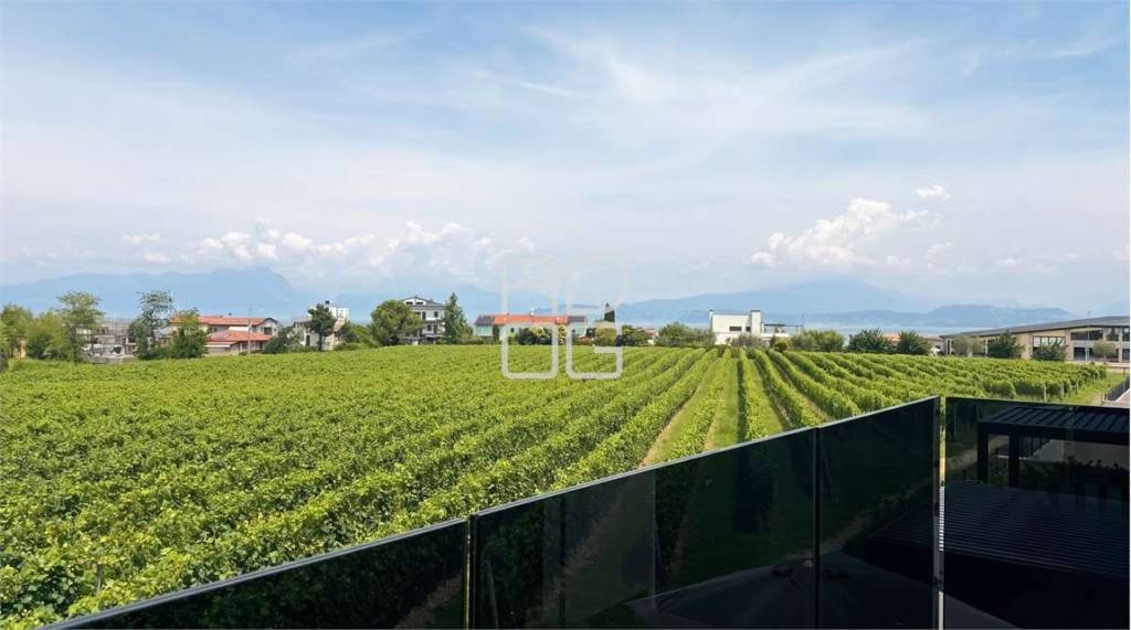 appartamento in vendita a Peschiera del Garda in zona San Benedetto di Lugana