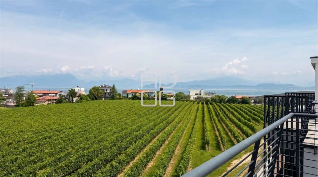 appartamento in vendita a Peschiera del Garda in zona San Benedetto di Lugana