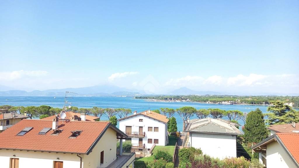 appartamento in vendita a Peschiera del Garda in zona San Benedetto di Lugana