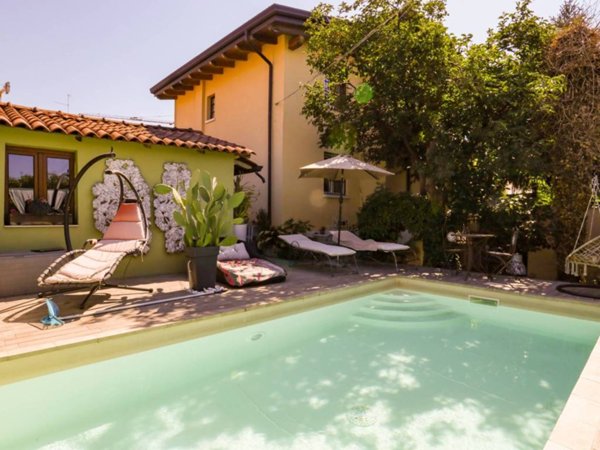 casa indipendente a Peschiera del Garda in zona San Benedetto di Lugana