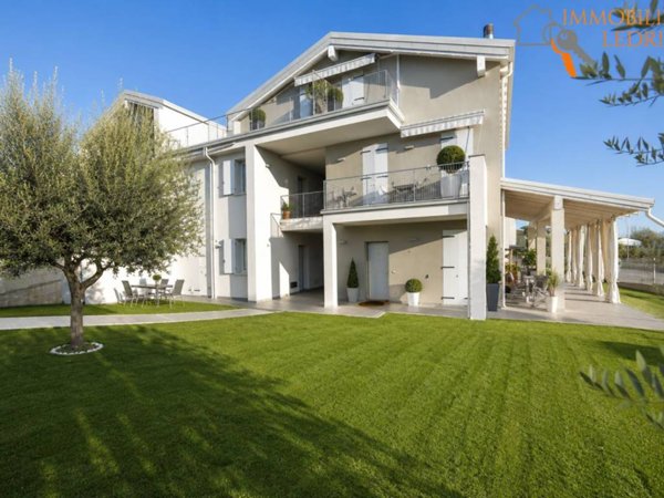 casa indipendente in vendita a Peschiera del Garda
