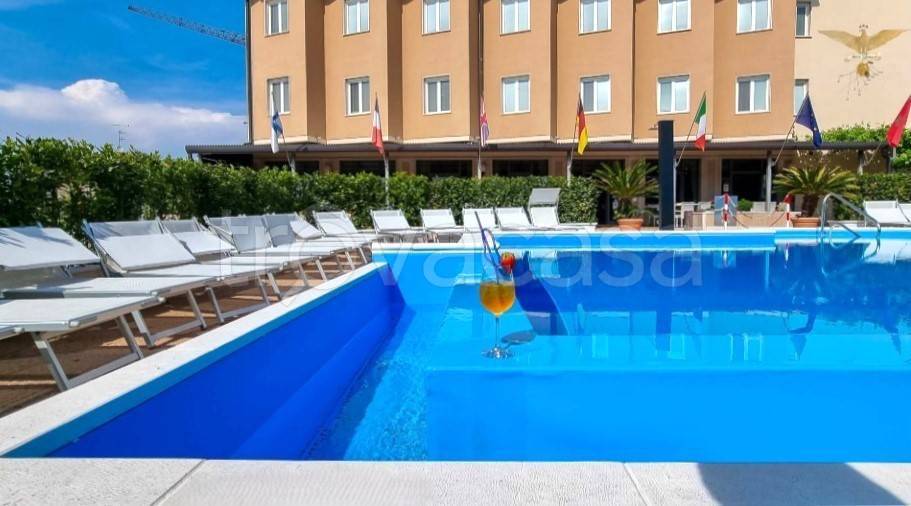 negozio in vendita a Peschiera del Garda