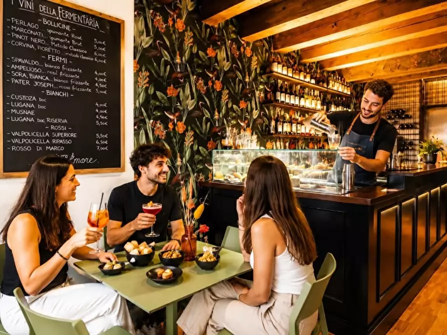 negozio in vendita a Peschiera del Garda in zona San Benedetto di Lugana