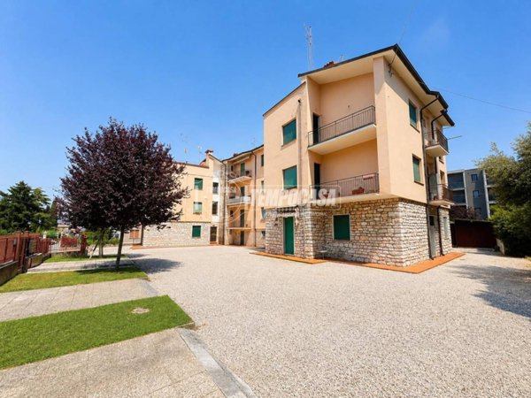 appartamento in vendita a Peschiera del Garda in zona San Benedetto di Lugana