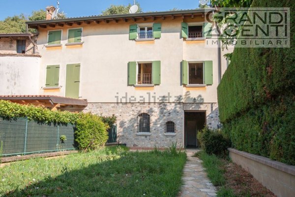 casa indipendente in vendita a Peschiera del Garda