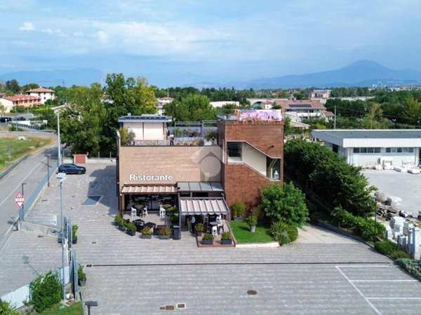 negozio in vendita a Peschiera del Garda in zona San Benedetto di Lugana