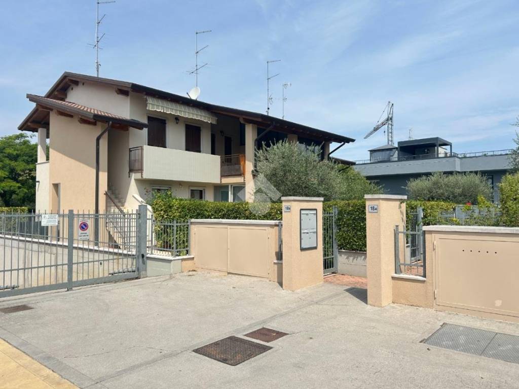 appartamento in vendita a Peschiera del Garda in zona San Benedetto di Lugana