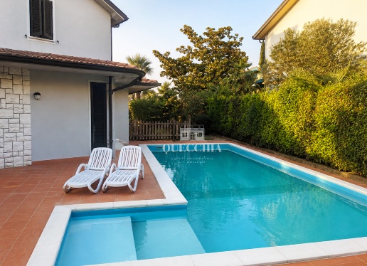casa indipendente in vendita a Peschiera del Garda