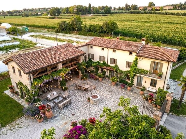 casale in vendita a Peschiera del Garda in zona San Benedetto di Lugana